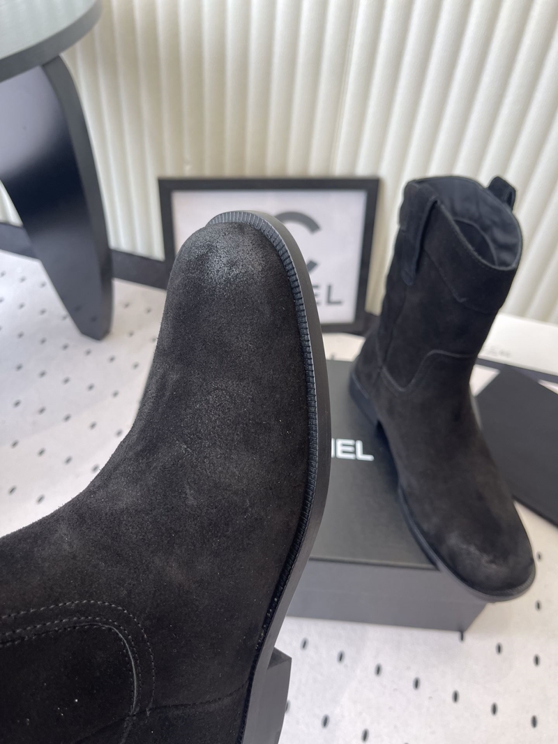 Ch**el boots